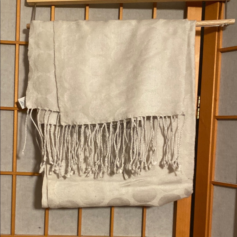 Old Navy Light Gray Scarf Wrap with fringe